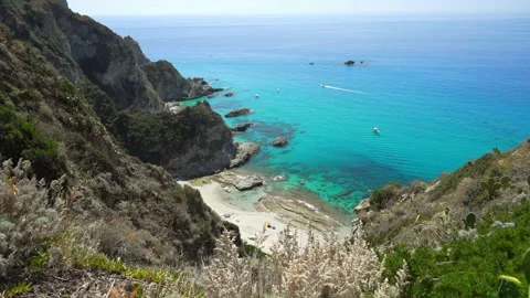 Panoramic view of beautiful beach in Capo Vaticano in Calabria, Italy Vidéo 211794626