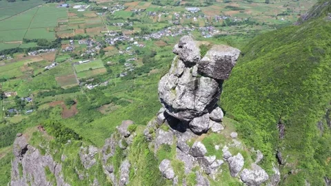 Panoramic view of the beautiful Pieter Both Mountain in Mauritius 動画素材 309953042