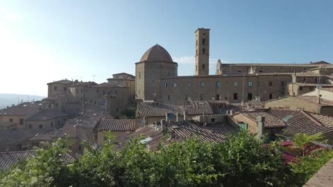 Panoramic view of the beautiful tuscan town of Volterra during summertime. Stock Footage 249273515