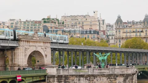 Panoramic view of the Bir-Hakeim Bridge in Paris with a metro train crossing Video stock 329172147
