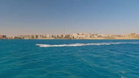 Panoramic view of a boat sailing on the Red Sea, Egypt Vidéo 289535590