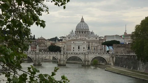 Panoramic view from the bridge Umberto I towards the Sant'Angelo Bridge Stock Footage 93179612