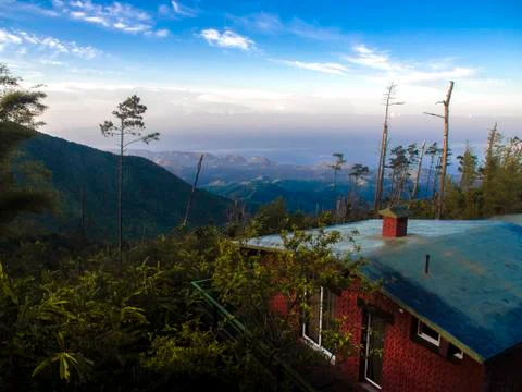 Panoramic view of cabins within the mountains and trees of the Sierra Maestra Stock Photos