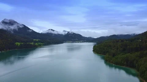 Panoramic view of calm lake surrounded by mountains in Austria Video stock 342507517