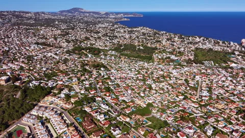 Panoramic view of Calpe, Spain, showing dense residential villas with red 스톡 동영상 333878461
