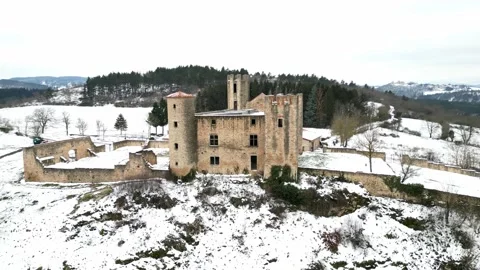 Panoramic view of the castle of Essalois in winter Video stock 233640120