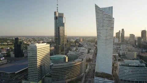 Panoramic view of the center of Warsaw from the observation deck Vidéo 331363565