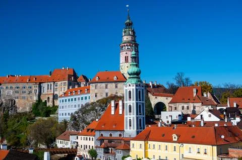 Panoramic view of Cesky Krumlov, featuring the historic castle tower and th.. Stock-Fotos