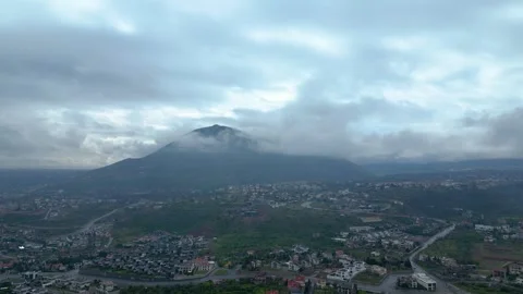 Panoramic View of a City Under High Altitude Clouds Vidéo 333377250