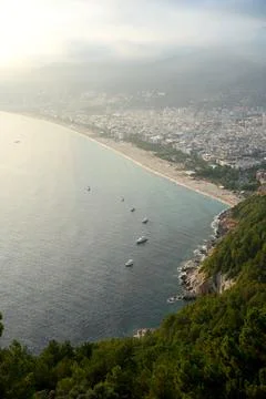 Panoramic view of Cleopatra Beach in Alanya from high cliff, scenic Stock-Fotos