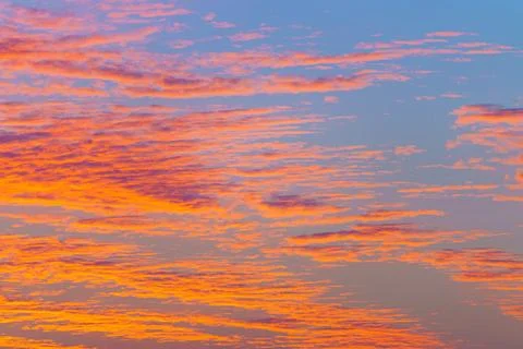 A panoramic view of colourful beatiful evening sky with pink, purple, peach a Foto stock