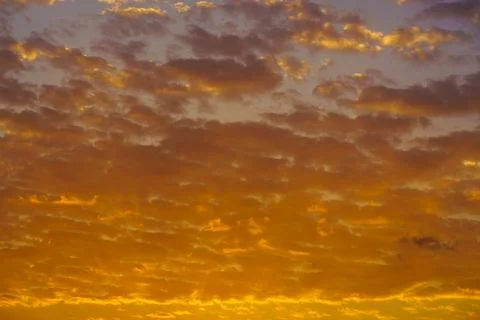 A panoramic view of colourful beatiful evening sky with pink, purple Foto stock
