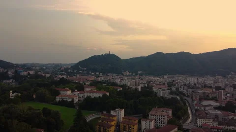 Panoramic view of Como city and Castello Baradello at sunset Video stock 247337272