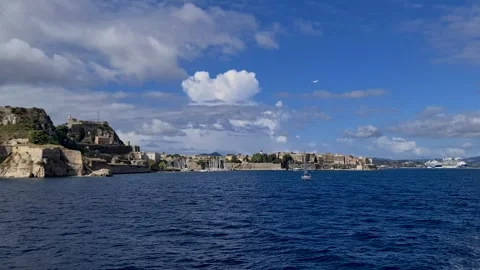 Panoramic view of Corfu Old Town the fortress and yachts from the sea. 스톡 동영상 331403322