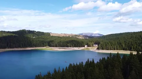 Panoramic view of deep blue lake surrounded by coniferous forest in Durmitor Video stock 342751815