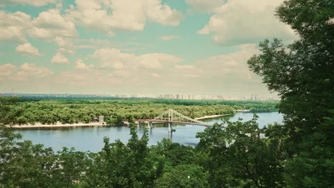 Panoramic View of Dnipro River and Bridge from Volodymyrska Hill Video stock 336278793