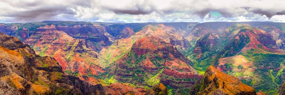 Panoramic view of dramatic landscape in Waimea cayon, Kauai Stock-Fotos