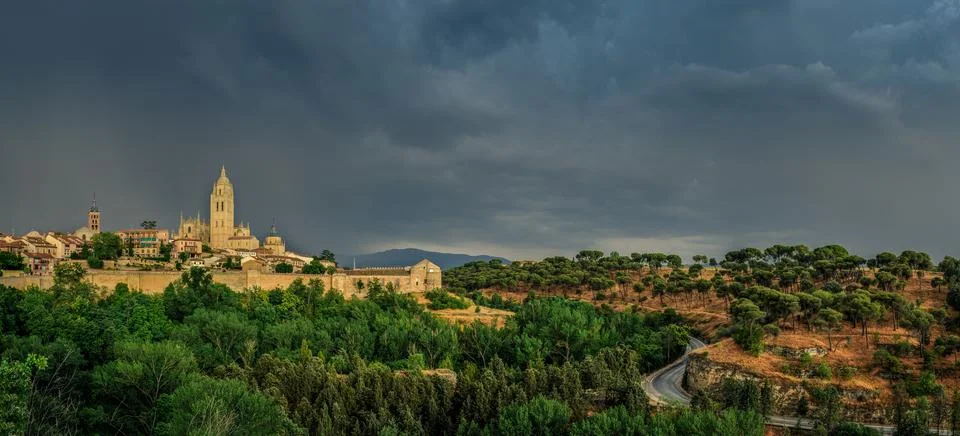 Panoramic view with the dramatic stormy clouds on the Santa Maria Cathedra Foto stock
