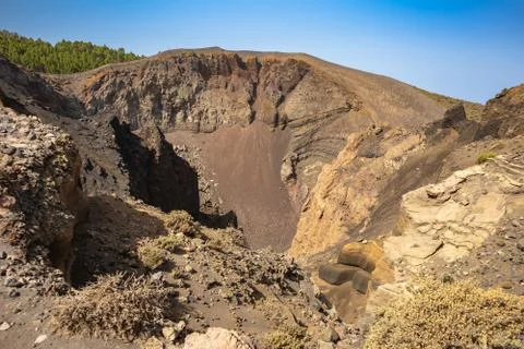 Panoramic view of the edge of a volcanic crater. Foto stock