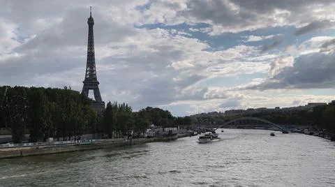 Panoramic view of Eiffel tower from across the river Seine in Paris, France 스톡 사진