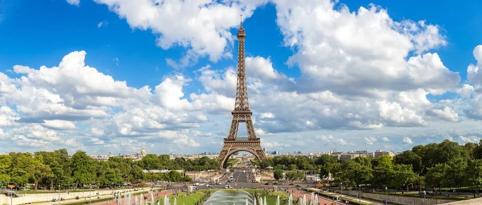 Panoramic view of Eiffel Tower in Paris Fotos Stock