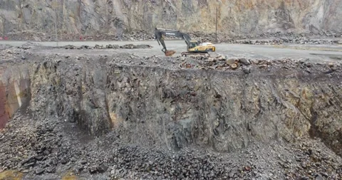 Panoramic view of the extraction of amber in the quarry. Video stock 222961792