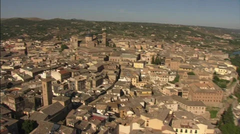 Panoramic view flying over Toledo, Spain Vidéo 778296