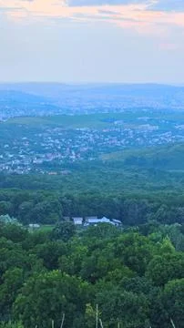 Panoramic View of Forest Canopy and Iasi City at Twilight Sunset Stock-Fotos