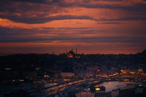 Panoramic view from Galata Bridge during twilight time Foto stock