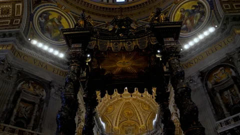 Panoramic view of the gilded dome and canopy of Bernini in St.Peter's Basilica Stock Footage 142714722