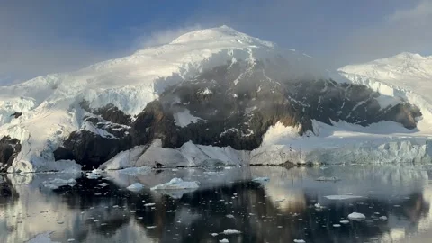 Panoramic View of Glacier-Covered Coastline on the Western Antarctic Peninsula Видео 337125783