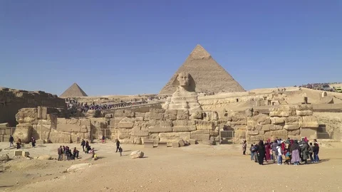 Panoramic view of the Great Sphinx of Giza and the Pyramid of Khafre (Chephren) Video stock 125449097