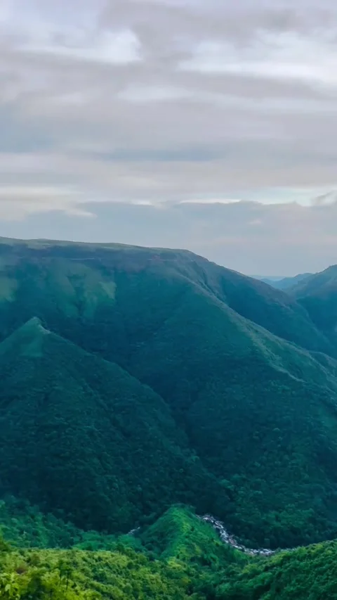 Panoramic View of Green Mountains and Valley Clouds 库存影片 342265163