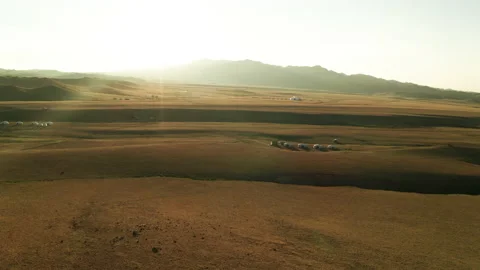Panoramic view of green mountains. Yolyn Am at sunset. Aerial view. Mongolia. Vidéo 131104791