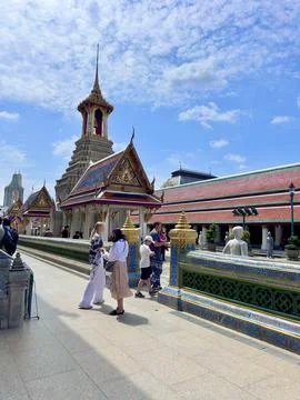 Panoramic view of the grounds with stupas and iconic curved temple roofs Foto stock