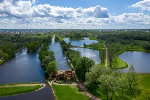 A panoramic view from a height of the ponds and the Landscape Park in Peterhof 스톡 사진