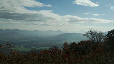 Panoramic view at highlands of Blue Ridge Mountains in autumn 스톡 동영상 82621965