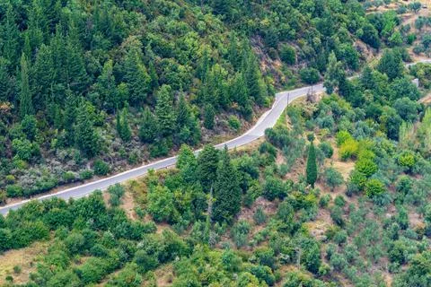 Panoramic view of the highway in mountains 库存照片