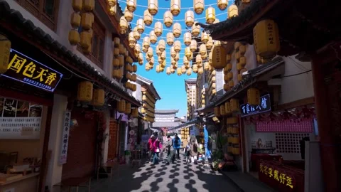 Panoramic View of Historic Dali Town and Mountains Vidéo 335037103