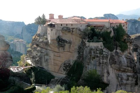 Panoramic view of Holy Monastery of Varlaam placed on the edge of high rock,  Foto stock