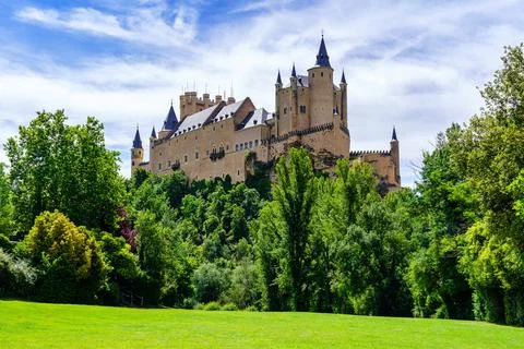 Panoramic view of the huge medieval castle of Segovia, a world heritage site Stock-Fotos