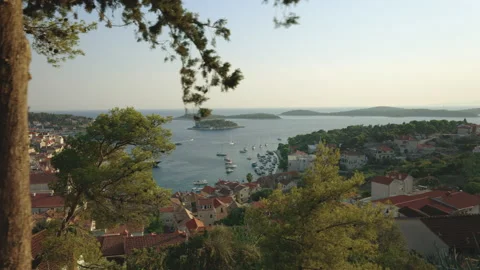 Panoramic view of Hvar town and its surroundings Vídeo Stock 219992775
