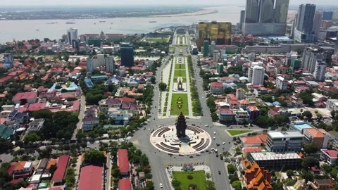 Panoramic view of the iconic Independence Monument, Phnom Penh, Cambodia, 4K Stock Footage 197746291