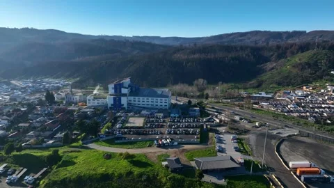 Panoramic view of an industrial facility with parking lots and buildings Vídeos de archivo 342077899