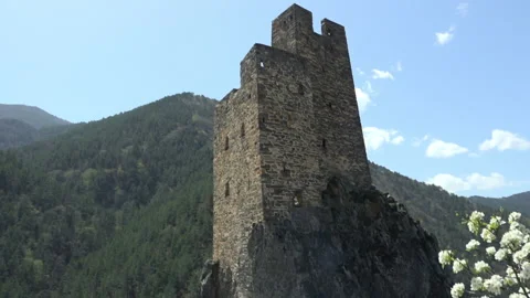 Panoramic view of Ingush defense towers Vovnushki in north Caucasus Video stock 200770339