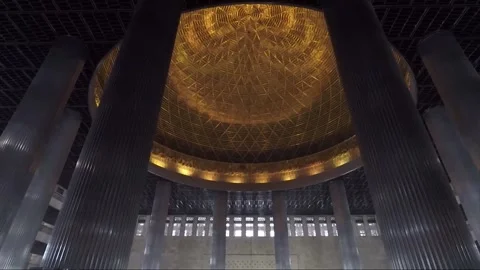 Panoramic View Inside Istiqlal Mosque, Jakarta, Java, Indonesia Video stock 313233223