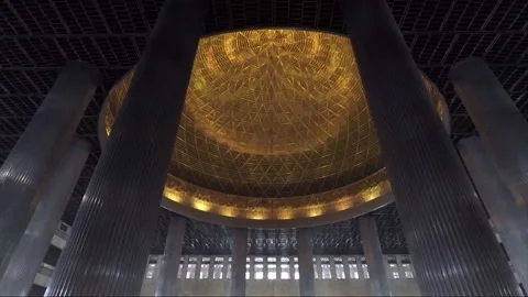 Panoramic View Inside Istiqlal Mosque, Jakarta, Java, Indonesia 스톡 동영상 313233394