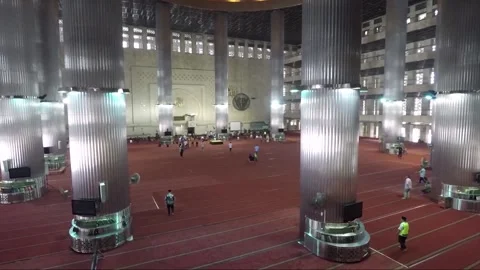 Panoramic View Inside Istiqlal Mosque, Jakarta, Java, Indonesia 库存影片 313593480
