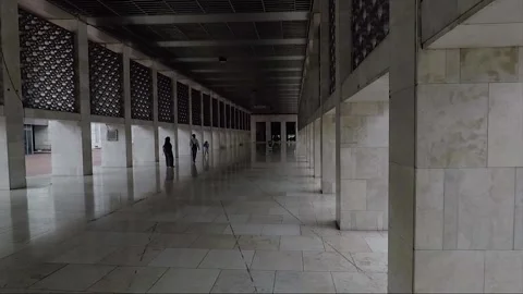 Panoramic View Inside Istiqlal Mosque Inner Courtyard, Jakarta, Java, Indonesia Video stock 314620029