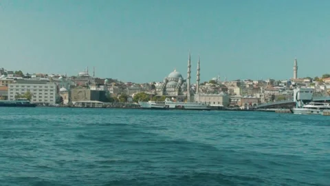 Panoramic View of Istanbuls Skyline Featuring Suleymaniye Mosque and Golden Horn Video stock 290011419